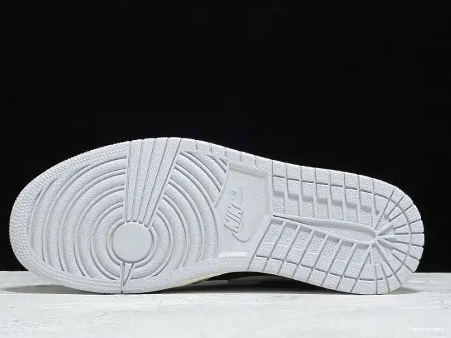 HYPE 555088-018 Jordan OG Air Grey Neutral 1 High Retro 0422